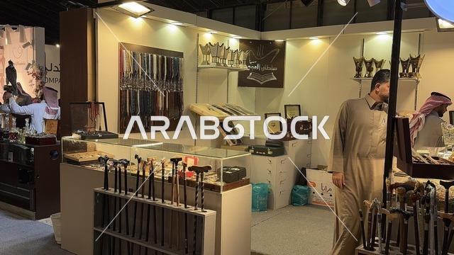 متجر يقدم الإكسسوارات المسابح و العود، تجربة حسية تشمل التسوق والتعلم عن صناعة العطور وورش العمل، معرض العود الأزرق والعطور الدولي في الرياض أُقيمت من ديسمبر 2025 - يناير 2026 في المملكة العربية السعودية،  فعاليات سنوية كبرى