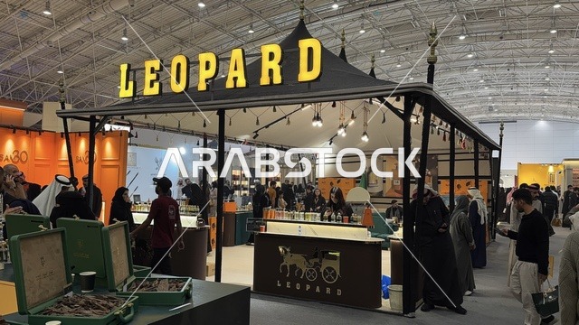 الجناح بتصميم تقليدي على شكل خيمة، تجربة حسية تشمل التسوق والتعلم عن صناعة العطور وورش العمل، معرض العود الأزرق والعطور الدولي في الرياض أُقيمت من ديسمبر 2025 - يناير 2026 في المملكة العربية السعودية،  فعاليات سنوية كبرى