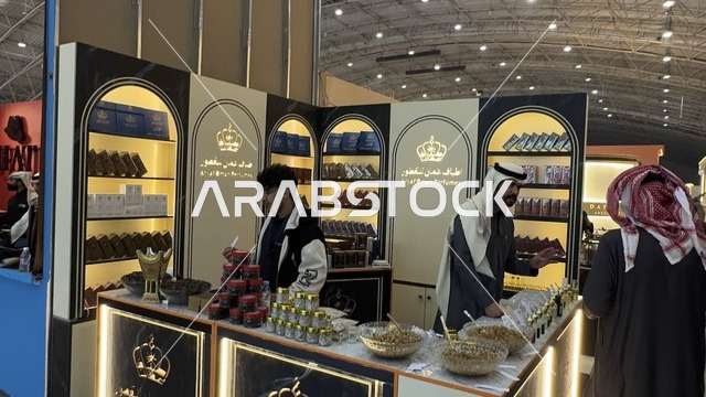 مجموعة متنوعة من منتجات العطور والعود التقليدية، تجربة حسية تشمل التسوق والتعلم عن صناعة العطور وورش العمل، معرض العود الأزرق والعطور الدولي في الرياض أُقيمت من ديسمبر 2025 - يناير 2026 في المملكة العربية السعودية،  فعاليات سنوية كبرى