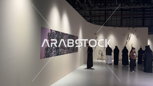 فنون أدائية وموسيقية تعكس التبادل الثقافي والحضاري ، فعالية بين ثقافتين (السعودية والصين) في قاعة  الملفى بمدينة مسك بالرياض يوم 24 ديسمبر 2025  ، تجربة الشارع الصيني، معرض فني مشترك ، عروض فنية حية