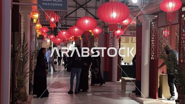 فعالية بين ثقافتين (السعودية والصين) في قاعة  الملفى بمدينة مسك بالرياض يوم 24 ديسمبر 2025  ، تجربة الشارع الصيني، فنون أدائية وموسيقية تعكس التبادل الثقافي والحضاري ، معرض فني مشترك ، عروض فنية حية