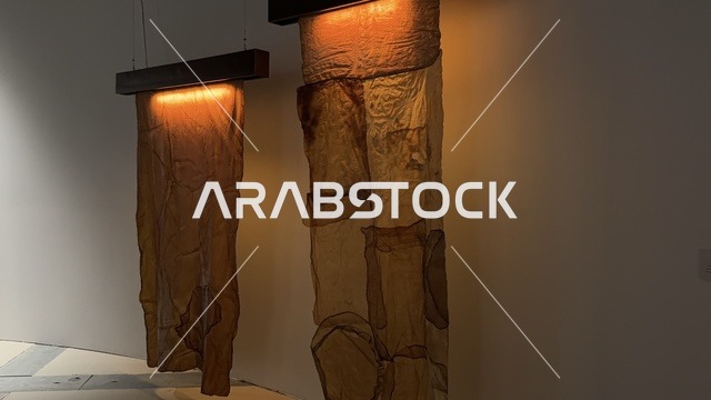 فنون أدائية وموسيقية تعكس التبادل الثقافي والحضاري ، تجربة بصرية متكاملة، معرض فني مشترك ، فعالية بين ثقافتين (السعودية والصين) في قاعة  الملفى بمدينة مسك بالرياض يوم 24 ديسمبر 2025  ، تجربة الشارع الصيني، عروض فنية حية