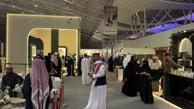 علامة تجارية للعطور الفاخرة، تجربة حسية تشمل التسوق والتعلم عن صناعة العطور وورش العمل، معرض العود الأزرق والعطور الدولي في الرياض من ديسمبر 2025 - يناير 2026 في المملكة العربية السعودية،  فعاليات سنوية كبرى