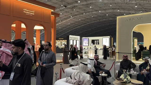 علامة تجارية للعطور الفاخرة، تجربة حسية تشمل التسوق والتعلم عن صناعة العطور وورش العمل، معرض العود الأزرق والعطور الدولي في الرياض من ديسمبر 2025 - يناير 2026 في المملكة العربية السعودية،  فعاليات سنوية كبرى