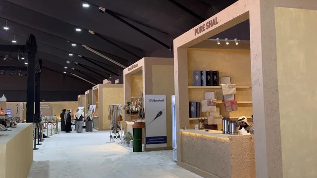 متاجر المنتجات الغذائية فى مهرجان الملك عبدالعزيز للصقور – الرياض، المملكة العربية السعودية يوم 4 من يناير 2026 ، فعالية تراثية وطنية تعكس ثقافة الصقارة السعودية، عروض ومنافسات للصقور، مشاركة واسعة من الصقارين، أجواء تراثية تجمع الأصالة والهوية، أحد أبرز المهرجانات الثقافية في المملكة