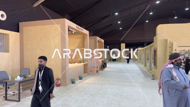 متاجر المنتجات الغذائية فى مهرجان الملك عبدالعزيز للصقور – الرياض، المملكة العربية السعودية يوم 4 من يناير 2026 ، فعالية تراثية وطنية تعكس ثقافة الصقارة السعودية، عروض ومنافسات للصقور، مشاركة واسعة من الصقارين، أجواء تراثية تجمع الأصالة والهوية، أحد أبرز المهرجانات الثقافية في المملكة