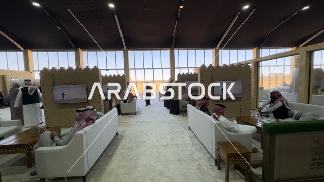 مشاركة واسعة من الصقارين فى مهرجان الملك عبدالعزيز للصقور – الرياض، المملكة العربية السعودية يوم 4 من يناير 2026 ، فعالية تراثية وطنية تعكس ثقافة الصقارة السعودية، عروض ومنافسات للصقور،  أجواء تراثية تجمع الأصالة والهوية، أحد أبرز المهرجانات الثقافية في المملكة