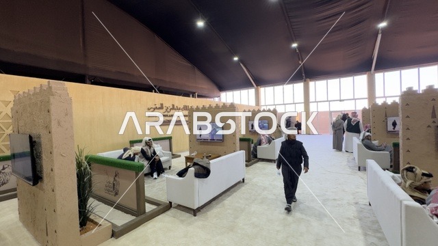 مشاركة واسعة من الصقارين فى مهرجان الملك عبدالعزيز للصقور – الرياض، المملكة العربية السعودية يوم 4 من يناير 2026 ، فعالية تراثية وطنية تعكس ثقافة الصقارة السعودية، عروض ومنافسات للصقور،  أجواء تراثية تجمع الأصالة والهوية، أحد أبرز المهرجانات الثقافية في المملكة
