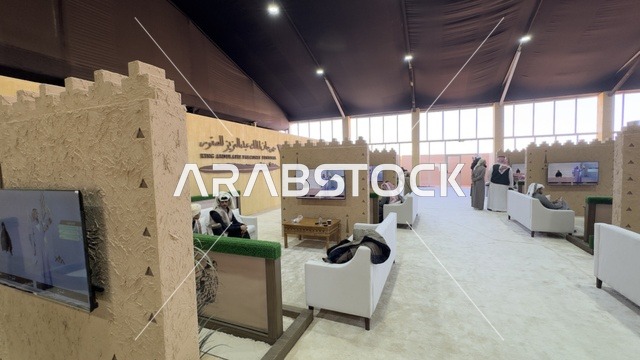 مشاركة واسعة من الصقارين فى مهرجان الملك عبدالعزيز للصقور – الرياض، المملكة العربية السعودية يوم 4 من يناير 2026 ، فعالية تراثية وطنية تعكس ثقافة الصقارة السعودية، عروض ومنافسات للصقور،  أجواء تراثية تجمع الأصالة والهوية، أحد أبرز المهرجانات الثقافية في المملكة