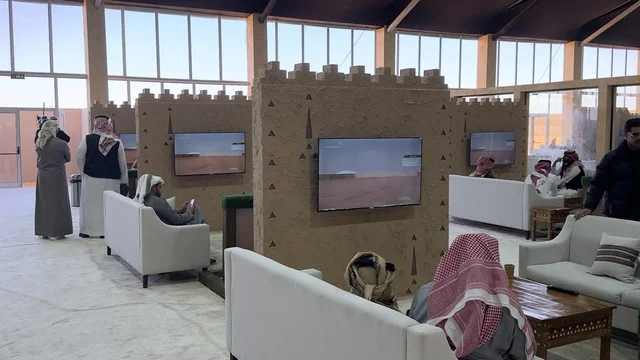 مشاركة واسعة من الصقارين فى مهرجان الملك عبدالعزيز للصقور – الرياض، المملكة العربية السعودية يوم 4 من يناير 2026 ، فعالية تراثية وطنية تعكس ثقافة الصقارة السعودية، عروض ومنافسات للصقور،  أجواء تراثية تجمع الأصالة والهوية، أحد أبرز المهرجانات الثقافية في المملكة