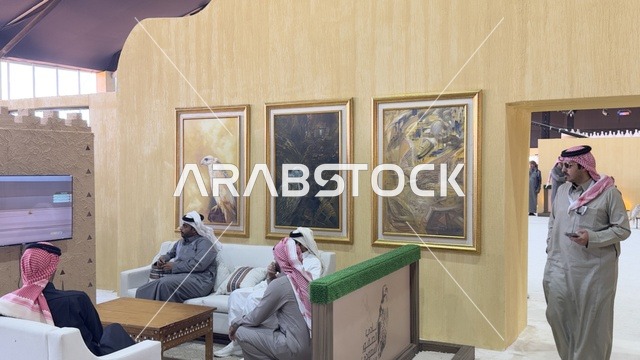 مشاركة واسعة من الصقارين فى مهرجان الملك عبدالعزيز للصقور – الرياض، المملكة العربية السعودية يوم 4 من يناير 2026 ، فعالية تراثية وطنية تعكس ثقافة الصقارة السعودية، عروض ومنافسات للصقور،  أجواء تراثية تجمع الأصالة والهوية، أحد أبرز المهرجانات الثقافية في المملكة