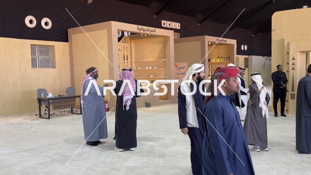 مشاركة واسعة من الصقارين فى مهرجان الملك عبدالعزيز للصقور – الرياض، المملكة العربية السعودية يوم 4 من يناير 2026 ، فعالية تراثية وطنية تعكس ثقافة الصقارة السعودية، عروض ومنافسات للصقور،  أجواء تراثية تجمع الأصالة والهوية، أحد أبرز المهرجانات الثقافية في المملكة