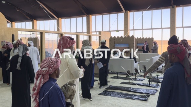 مشاركة واسعة من الصقارين فى مهرجان الملك عبدالعزيز للصقور – الرياض، المملكة العربية السعودية يوم 4 من يناير 2026 ، فعالية تراثية وطنية تعكس ثقافة الصقارة السعودية، عروض ومنافسات للصقور،  أجواء تراثية تجمع الأصالة والهوية، أحد أبرز المهرجانات الثقافية في المملكة