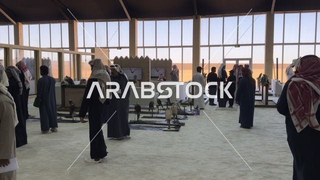 مشاركة واسعة من الصقارين فى مهرجان الملك عبدالعزيز للصقور – الرياض، المملكة العربية السعودية يوم 4 من يناير 2026 ، فعالية تراثية وطنية تعكس ثقافة الصقارة السعودية، عروض ومنافسات للصقور،  أجواء تراثية تجمع الأصالة والهوية، أحد أبرز المهرجانات الثقافية في المملكة