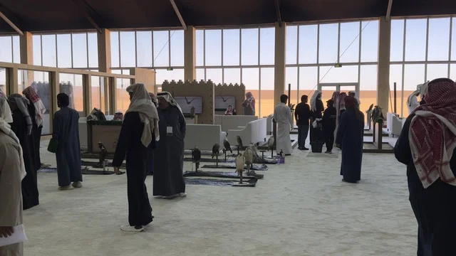 مشاركة واسعة من الصقارين فى مهرجان الملك عبدالعزيز للصقور – الرياض، المملكة العربية السعودية يوم 4 من يناير 2026 ، فعالية تراثية وطنية تعكس ثقافة الصقارة السعودية، عروض ومنافسات للصقور،  أجواء تراثية تجمع الأصالة والهوية، أحد أبرز المهرجانات الثقافية في المملكة