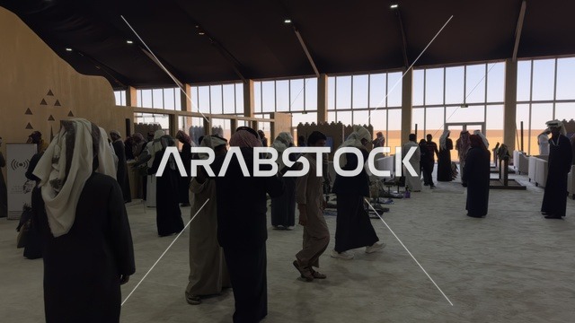 مشاركة واسعة من الصقارين فى مهرجان الملك عبدالعزيز للصقور – الرياض، المملكة العربية السعودية يوم 4 من يناير 2026 ، فعالية تراثية وطنية تعكس ثقافة الصقارة السعودية، عروض ومنافسات للصقور،  أجواء تراثية تجمع الأصالة والهوية، أحد أبرز المهرجانات الثقافية في المملكة