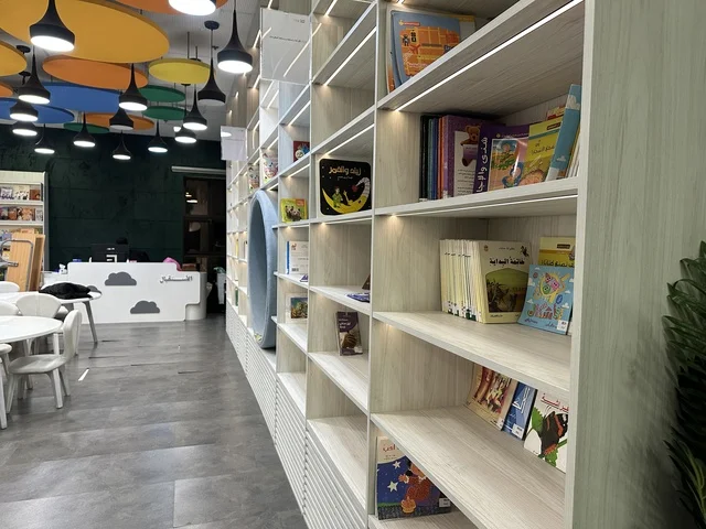 Educational and interactive activities for all groups, the House of Culture in Dammam in the Eastern Province, Kingdom of Saudi Arabia, the Dammam Public Library, a cultural and knowledge landmark that enhances creativity and the arts, diverse cultural and community events, spaces for exhibitions and workshops, an inspiring environment that brings together culture, knowledge, and art.