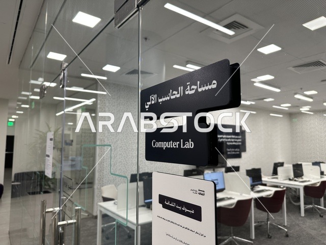 مساحات للمعارض وورش العمل ، بيت الثقافة فى الدمام بالمنطقة الشرقية، المملكة العربية السعودية،  مكتبة الدمام العامة ،معلم ثقافي ومعرفي يعزز الإبداع والفنون، فعاليات ثقافية ومجتمعية متنوعة،   أنشطة تعليمية وتفاعلية لجميع الفئات، بيئة ملهمة تجمع الثقافة والمعرفة والفن.