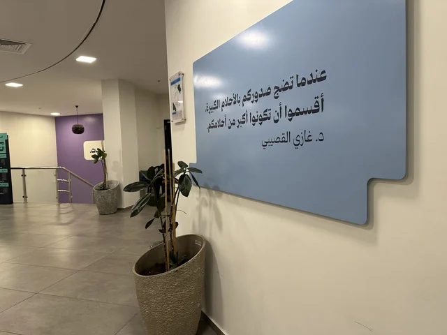 عبارات تعبيرية ملهمة واقتباسية فى بيت الثقافة فى الدمام بالمنطقة الشرقية، المملكة العربية السعودية، مكتبة الدمام العامة ، معلم ثقافي ومعرفي يعزز الإبداع والفنون، فعاليات ثقافية ومجتمعية متنوعة، مساحات للمعارض وورش العمل، أنشطة تعليمية وتفاعلية لجميع الفئات، بيئة ملهمة تجمع الثقافة والمعرفة والفن. عبارات تعبيرية ملهمة واقتباسية فى بيت الثقافة فى الدمام بالمنطقة الشرقية، المملكة العربية السعودية، مكتبة الدمام العامة ، معلم ثقافي ومعرفي يعزز الإبداع والفنون، فعاليات ثقافية ومجتمعية متنوعة، مساحات للمعارض وورش العمل، أنشطة تعليمية وتفاعلية لجميع الفئات، بيئة ملهمة تجمع الثقافة والمعرفة والفن.