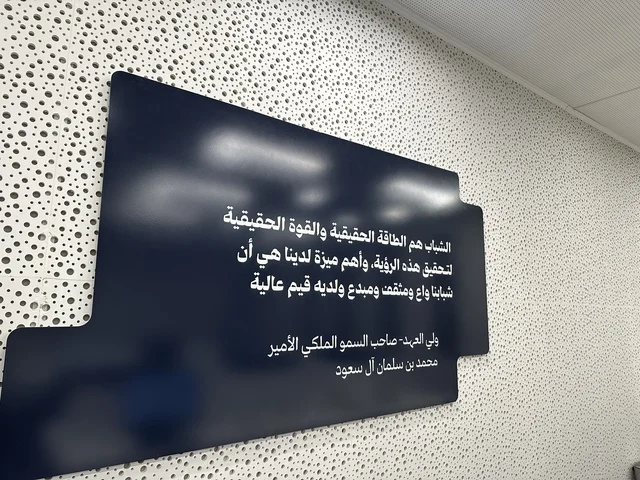 عبارات تعبيرية ملهمة واقتباسية فى بيت الثقافة فى الدمام بالمنطقة الشرقية، المملكة العربية السعودية، مكتبة الدمام العامة  ، معلم ثقافي ومعرفي يعزز الإبداع والفنون، فعاليات ثقافية ومجتمعية متنوعة، مساحات للمعارض وورش العمل، أنشطة تعليمية وتفاعلية لجميع الفئات، بيئة ملهمة تجمع الثقافة والمعرفة والفن.