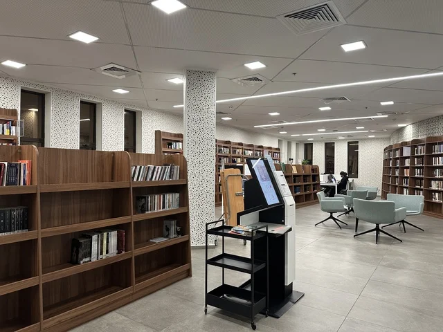 مكتبة الدمام العامة ،معلم ثقافي ومعرفي يعزز الإبداع والفنون، بيت الثقافة فى الدمام بالمنطقة الشرقية، المملكة العربية السعودية، فعاليات ثقافية ومجتمعية متنوعة،  مساحات للمعارض وورش العمل ، أنشطة تعليمية وتفاعلية لجميع الفئات، بيئة ملهمة تجمع الثقافة والمعرفة والفن.