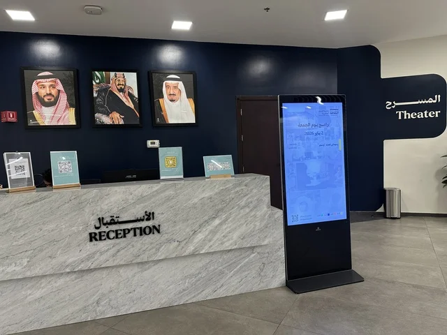 ساحة الاستقبال فى بيت الثقافة فى الدمام بالمنطقة الشرقية، المملكة العربية السعودية، مكتبة الدمام العامة ،فعاليات ثقافية ومجتمعية متنوعة، مساحات للمعارض وورش العمل ، أنشطة تعليمية وتفاعلية لجميع الفئات، معلم ثقافي ومعرفي يعزز الإبداع والفنون، بيئة ملهمة تجمع الثقافة والمعرفة والفن. ساحة الاستقبال فى بيت الثقافة فى الدمام بالمنطقة الشرقية، المملكة العربية السعودية، مكتبة الدمام العامة ،فعاليات ثقافية ومجتمعية متنوعة، مساحات للمعارض وورش العمل ، أنشطة تعليمية وتفاعلية لجميع الفئات، معلم ثقافي ومعرفي يعزز الإبداع والفنون، بيئة ملهمة تجمع الثقافة والمعرفة والفن.