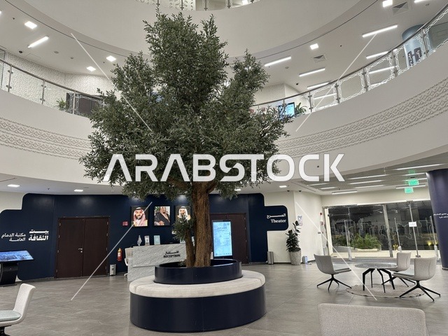 ساحة الاستقبال فى بيت الثقافة فى الدمام بالمنطقة الشرقية، المملكة العربية السعودية،  مكتبة الدمام العامة ،فعاليات ثقافية ومجتمعية متنوعة،  مساحات للمعارض وورش العمل ، أنشطة تعليمية وتفاعلية لجميع الفئات، معلم ثقافي ومعرفي يعزز الإبداع والفنون، بيئة ملهمة تجمع الثقافة والمعرفة والفن.