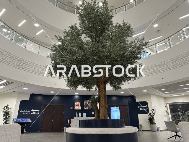 ساحة الاستقبال فى بيت الثقافة فى الدمام بالمنطقة الشرقية، المملكة العربية السعودية،  مكتبة الدمام العامة ،فعاليات ثقافية ومجتمعية متنوعة،  مساحات للمعارض وورش العمل ، أنشطة تعليمية وتفاعلية لجميع الفئات، معلم ثقافي ومعرفي يعزز الإبداع والفنون، بيئة ملهمة تجمع الثقافة والمعرفة والفن.