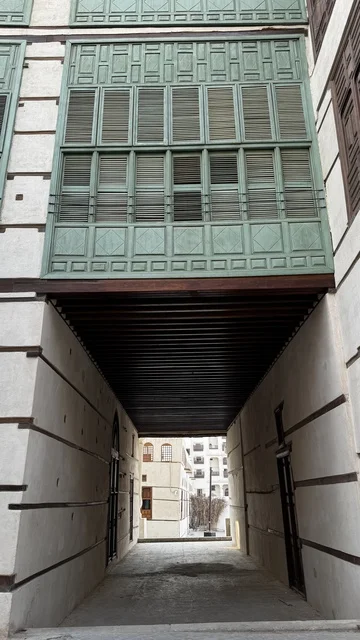 مبنى ذا طابع تقليدي أو تراثي، الفنون المعمارية في المدينة التاريخية في جدة، الحارات والتصاميم الشعبية، الأماكن السياحية في المملكة العربية السعودية، المباني الأثرية القديمة، مشاريع إعادة إحياء المنطقة