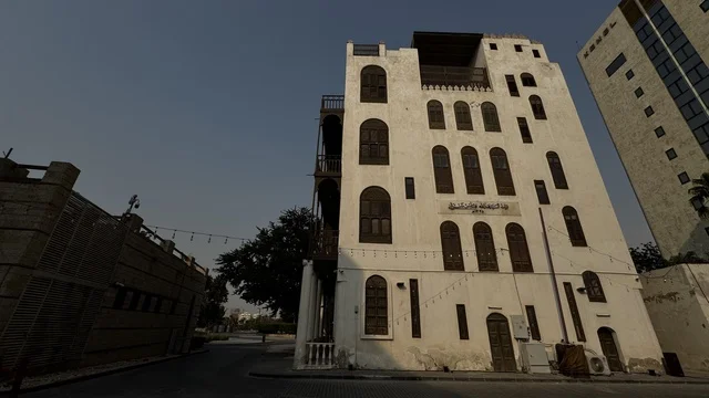 المباني الأثرية في البلد التاريخي في مدينة جدة بالمملكة العربية السعودية، التصميم المعماري العربي القديم، حواري البلد التاريخي في جدة، المباني الأثرية، المعالم التاريخية في جدة، السياحة في السعودية