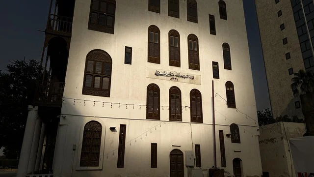 المدينة التاريخية في جدة بتصميم معماري عربي و إسلامي قديم ، أماكن سياحية تاريخية في المملكة العربية السعودية ، معالم تاريخية في جدة البلد ، مدينة جدة التاريخية ، المباني الأثرية في البلد التاريخي في مدينة جدة