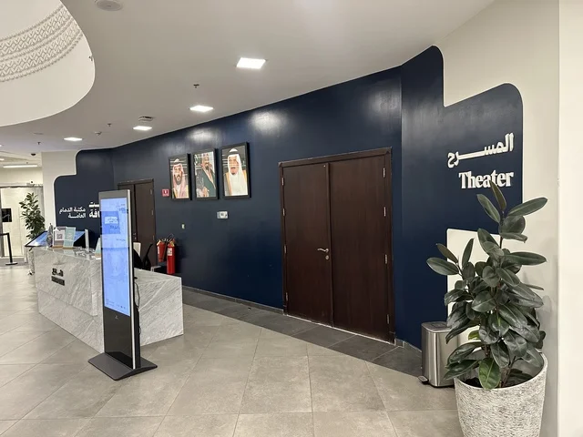 المسرح فى بيت الثقافة فى الدمام بالمنطقة الشرقية، المملكة العربية السعودية،  مكتبة الدمام العامة ، أنشطة تعليمية وتفاعلية لجميع الفئات، معلم ثقافي ومعرفي يعزز الإبداع والفنون، فعاليات ثقافية ومجتمعية متنوعة،  بيئة ملهمة تجمع الثقافات والمعرفة والفن ،مساحات للمعارض وورش العمل .