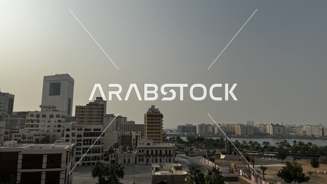 التباين بين القديم والحديث في المنطقة، المدينة التاريخية في جدة بتصميم معماري عربي و إسلامي قديم ، أماكن سياحية تاريخية في المملكة العربية السعودية ، معالم تاريخية في جدة البلد ، مدينة جدة التاريخية ، المباني الأثرية في البلد التاريخي في مدينة جدة