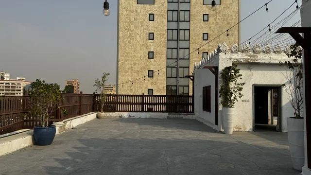 الدرابزين نمط معماري شائع في المناطق التقليدية، مقتنيات تذكارية وعناصر ذات قيمة ثقافية، متحف في جدة التاريخية في المملكة العربية السعودية،  معلومات في إطار تعليمي أو بحثي، المستندات الشخصية والرسمية