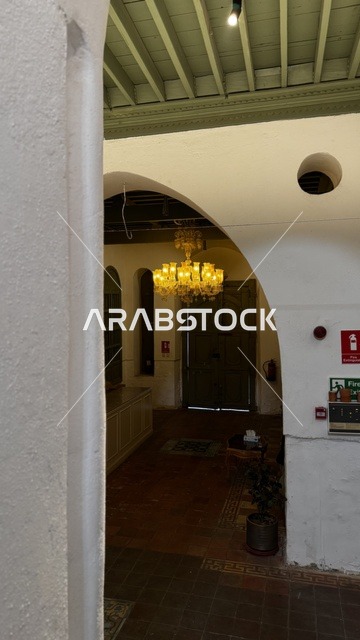 النمط المعماري السائد في الزمن السابق يستخدم الأقواس،  معالم تاريخية في جدة البلد ، المدينة التاريخية في جدة بتصميم معماري عربي و إسلامي قديم ، أماكن سياحية تاريخية في المملكة العربية السعودية ،  المباني الأثرية في البلد التاريخي