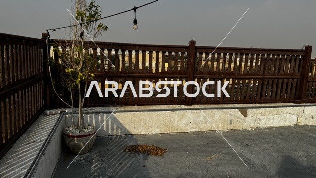 الدرابزين نمط معماري شائع في المناطق التقليدية، مقتنيات تذكارية وعناصر ذات قيمة ثقافية، متحف في جدة التاريخية في المملكة العربية السعودية،  معلومات في إطار تعليمي أو بحثي، المستندات الشخصية والرسمية