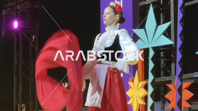 عرض فلكلوري مكسيكي فى مهرجان للطعام فى حدائق إثراء الخارجية بالظهران، الشرقية ، المملكة العربية السعودية، يوم 28 من ديسمبر 2025 ، جلسات خارجية ممتعه، تجربة طعام عالمية ، مطاعم دولية ومحلية ، أجواء عائلية وترفيهية