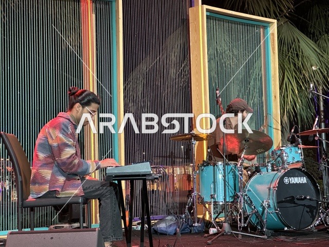 عرض موسيقي غنائي  فى مهرجان للطعام فى حدائق إثراء الخارجية بالظهران، الشرقية ، المملكة العربية السعودية، يوم 28 من ديسمبر 2025 ،  تجربة تذوق عالمية ، جلسات خارجية ممتعه، مطاعم دولية ومحلية ، أجواء عائلية وترفيهية