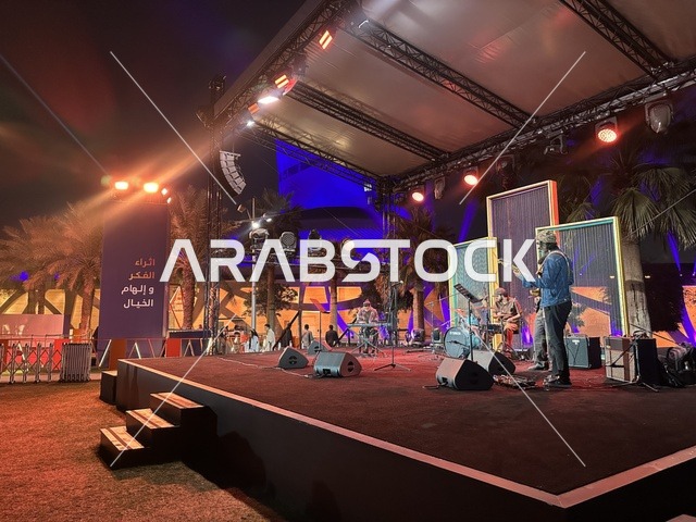 عرض موسيقي غنائي  فى مهرجان للطعام فى حدائق إثراء الخارجية بالظهران، الشرقية ، المملكة العربية السعودية، يوم 28 من ديسمبر 2025 ،  تجربة تذوق عالمية ، جلسات خارجية ممتعه، مطاعم دولية ومحلية ، أجواء عائلية وترفيهية