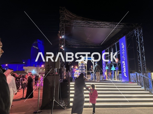 عرض موسيقي غنائي  فى مهرجان للطعام فى حدائق إثراء الخارجية بالظهران، الشرقية ، المملكة العربية السعودية، يوم 28 من ديسمبر 2025 ،  تجربة تذوق عالمية ، جلسات خارجية ممتعه، مطاعم دولية ومحلية ، أجواء عائلية وترفيهية