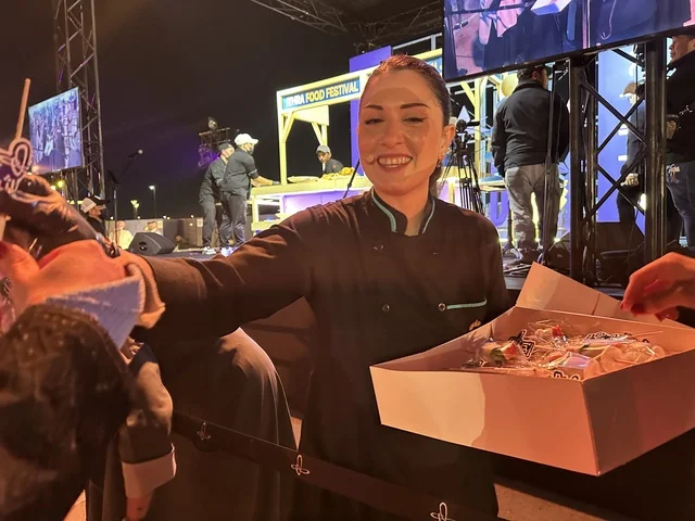 تجربة تذوق عالمية  فى مهرجان للطعام فى حدائق إثراء الخارجية بالظهران، الشرقية ، المملكة العربية السعودية، يوم 28 من ديسمبر 2025 ، جلسات خارجية ممتعه، مطاعم دولية ومحلية ، أجواء عائلية وترفيهية