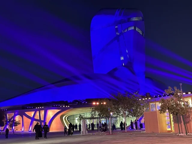 A food festival in the outdoor gardens of Ithra in Dhahran, Eastern Province, Saudi Arabia, on December 28, 2025, featuring a global tasting experience, family-friendly and entertaining atmosphere, enjoyable outdoor seating, and international and local restaurants.