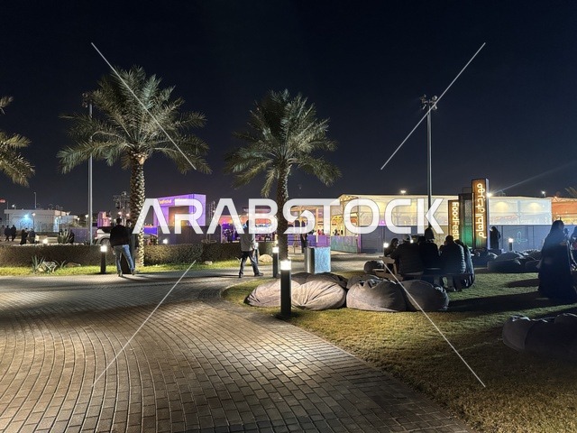 مهرجان للطعام فى حدائق إثراء الخارجية بالظهران، الشرقية ، المملكة العربية السعودية، يوم 28 من ديسمبر 2025 ،  تجربة تذوق عالمية ، أجواء عائلية وترفيهية، جلسات خارجية ممتعه، مطاعم دولية ومحلية