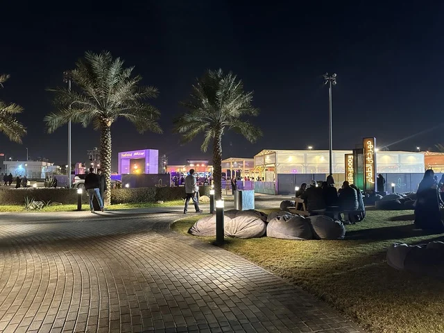 مهرجان للطعام فى حدائق إثراء الخارجية بالظهران، الشرقية ، المملكة العربية السعودية، يوم 28 من ديسمبر 2025 ،  تجربة تذوق عالمية ، أجواء عائلية وترفيهية، جلسات خارجية ممتعه، مطاعم دولية ومحلية