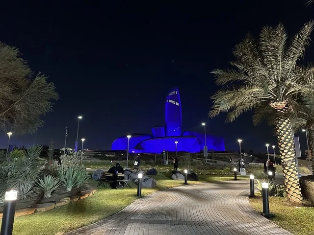 مهرجان للطعام فى حدائق إثراء الخارجية بالظهران، الشرقية ، المملكة العربية السعودية، يوم 28 من ديسمبر 2025 ،  تجربة تذوق عالمية ، أجواء عائلية وترفيهية، جلسات خارجية ممتعه، مطاعم دولية ومحلية