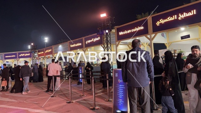 مطاعم دولية ومحلية فى مهرجان للطعام فى حدائق إثراء الخارجية بالظهران، الشرقية ، المملكة العربية السعودية، يوم 28 من ديسمبر 2025 ،  تجربة تذوق عالمية ، أجواء عائلية وترفيهية، جلسات خارجية ممتعه