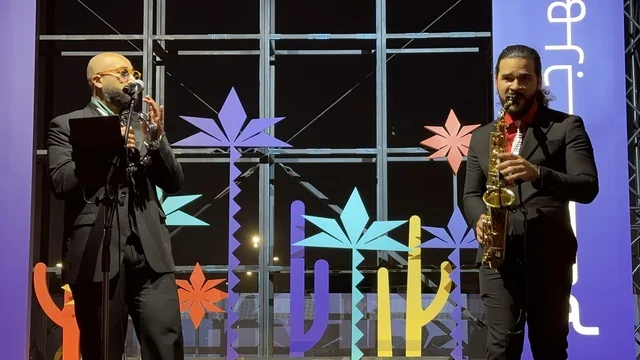 عرض غنائي ورقصة شعبية مكسيكية فى مهرجان للطعام فى حدائق إثراء الخارجية بالظهران، الشرقية ، المملكة العربية السعودية، يوم 28 من ديسمبر 2025 ، جلسات خارجية ممتعه، تجربة طعام عالمية ، مطاعم دولية ومحلية ، أجواء عائلية وترفيهية