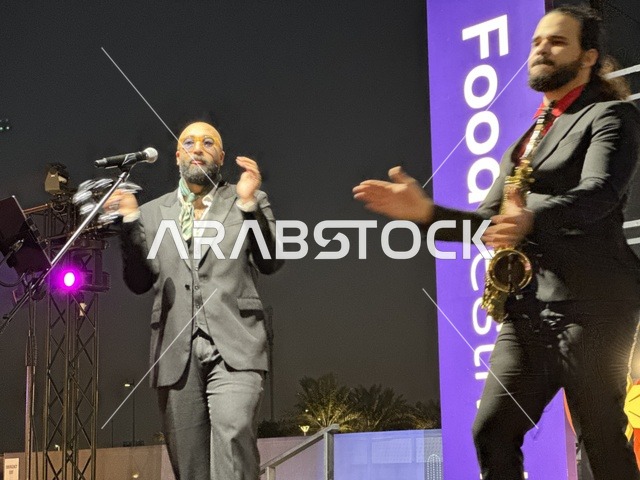 عرض غنائي ورقصة شعبية مكسيكية فى مهرجان للطعام فى حدائق إثراء الخارجية بالظهران، الشرقية ، المملكة العربية السعودية، يوم 28 من ديسمبر 2025 ، جلسات خارجية ممتعه، تجربة طعام عالمية ، مطاعم دولية ومحلية ، أجواء عائلية وترفيهية