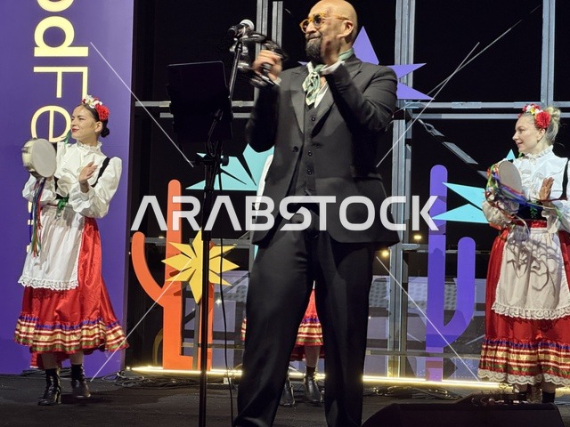 عرض غنائي ورقصة شعبية مكسيكية فى مهرجان للطعام فى حدائق إثراء الخارجية بالظهران، الشرقية ، المملكة العربية السعودية، يوم 28 من ديسمبر 2025 ، جلسات خارجية ممتعه، تجربة طعام عالمية ، مطاعم دولية ومحلية ، أجواء عائلية وترفيهية