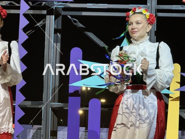 عرض غنائي ورقصة شعبية مكسيكية فى مهرجان للطعام فى حدائق إثراء الخارجية بالظهران، الشرقية ، المملكة العربية السعودية، يوم 28 من ديسمبر 2025 ، جلسات خارجية ممتعه، تجربة طعام عالمية ، مطاعم دولية ومحلية ، أجواء عائلية وترفيهية